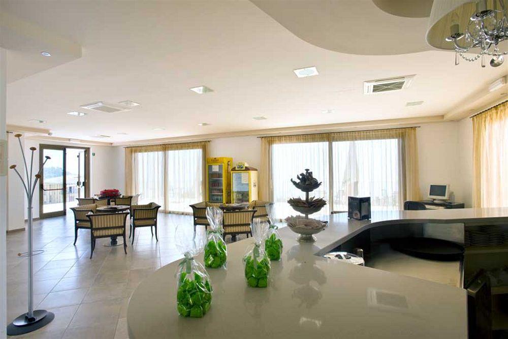 Residence Besass, Gtsgroup Тиньяле Экстерьер фото
